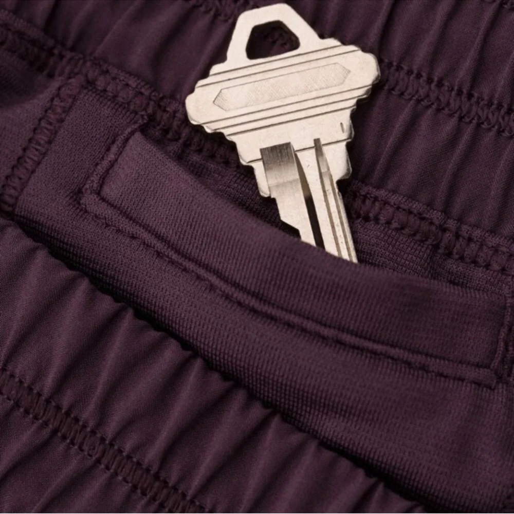 Pristine Lululemon Seek The Heat Short II Dark Adobe size: 8 - Picture 7 of 14